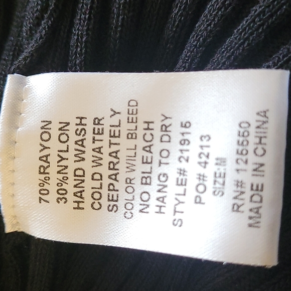 Hera Collection ribbed deep V neck crop top - Picture 5 of 6